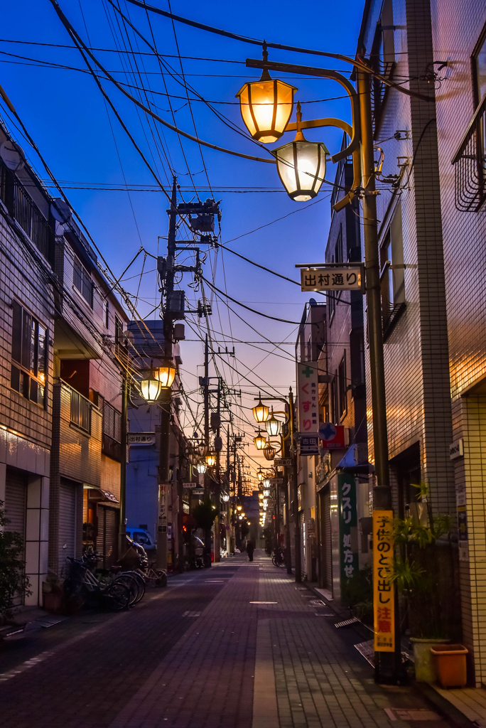夜明けの商店街