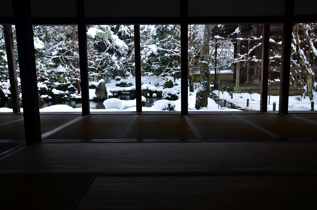 額縁の中の雪景色-蓮華寺
