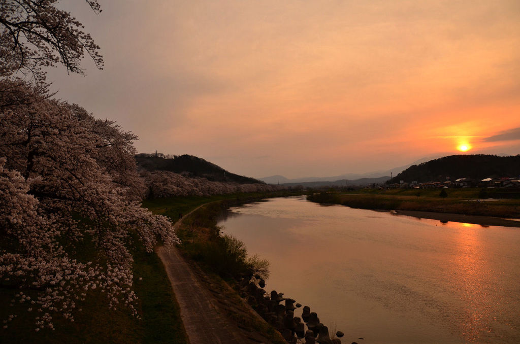 白石川夕景