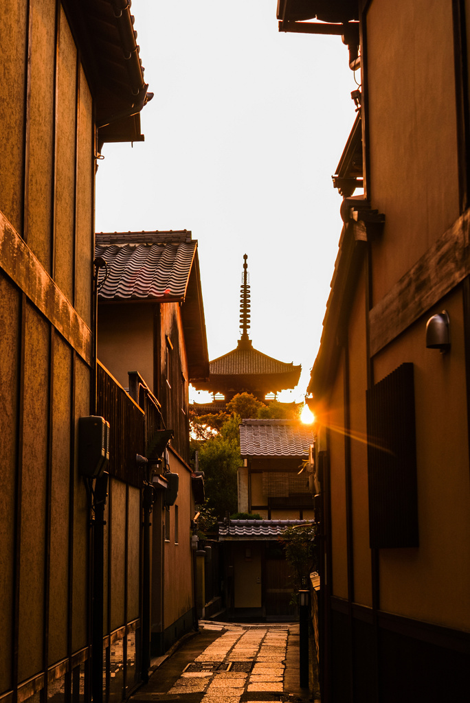 路地裏の夕日