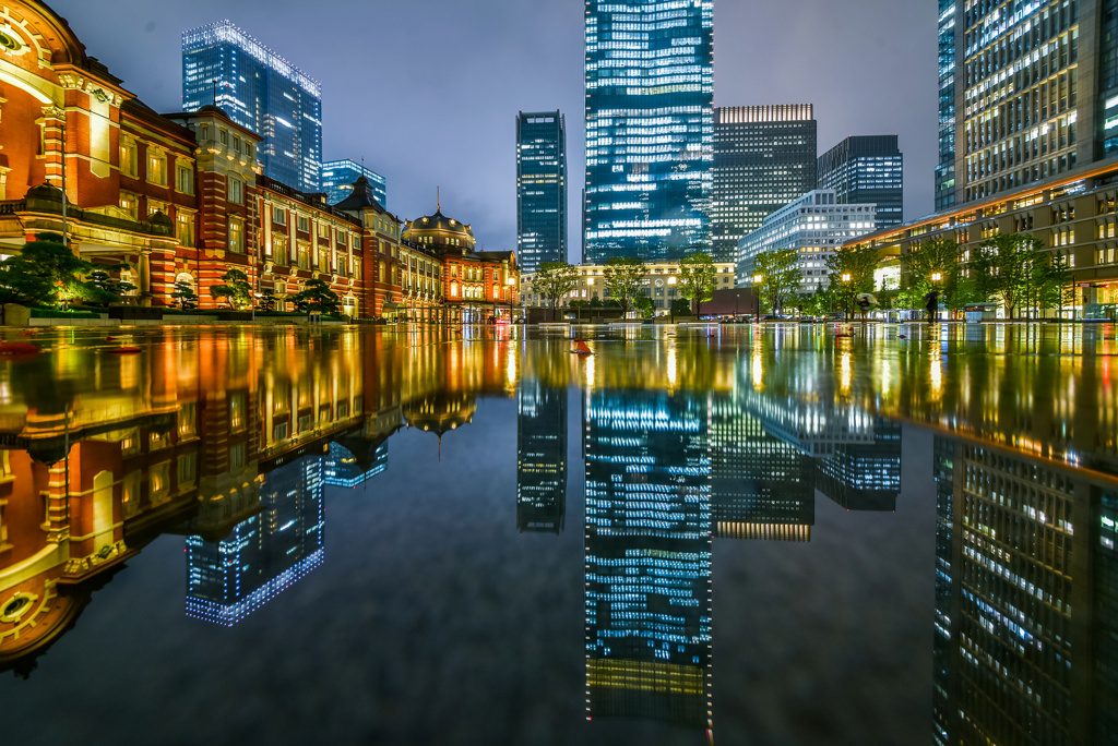 雨の東京駅