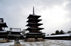 残雪の法隆寺