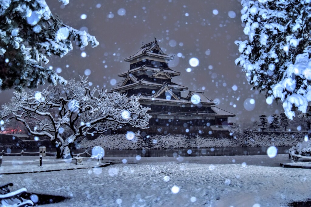 松本城雪景色2