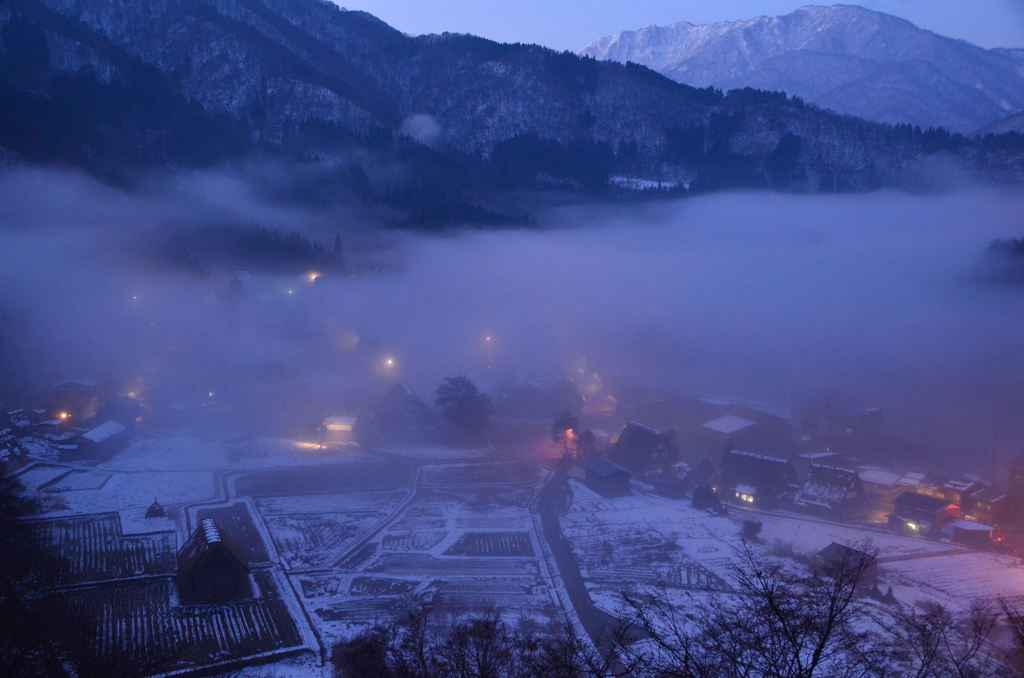 朝霧の白川郷3