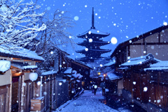 冬、黄昏の八坂道