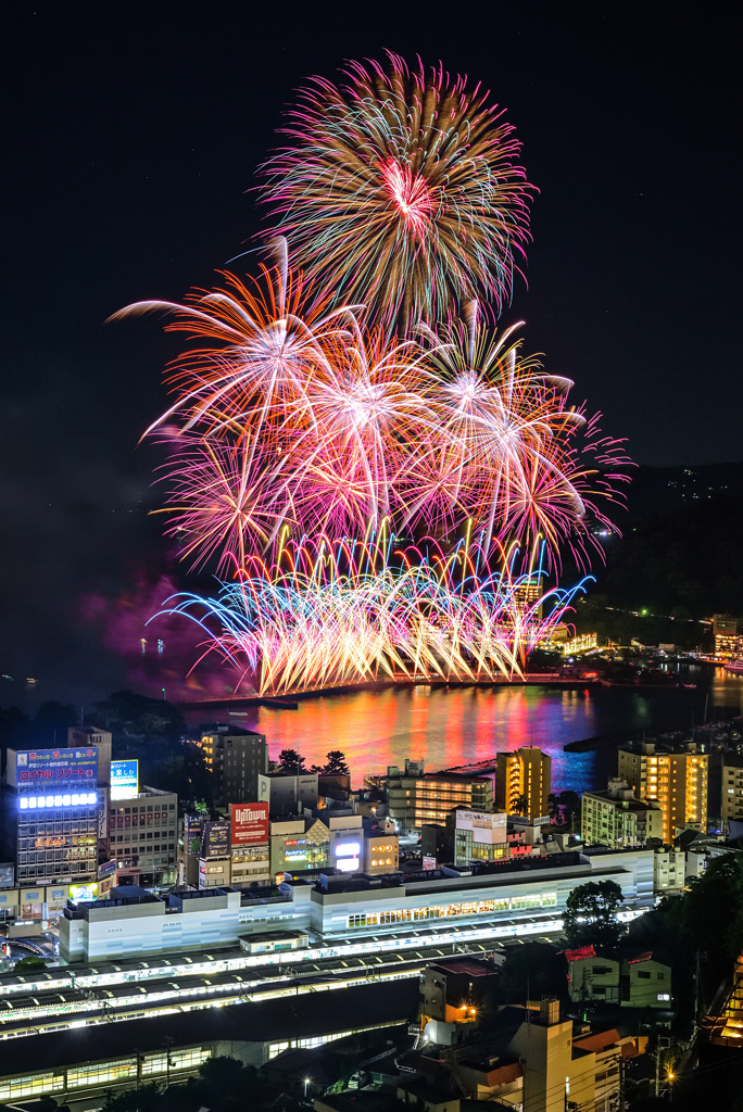 熱海海上花火大会(5月14日)