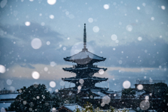 夜明けの法観寺(八坂の塔)