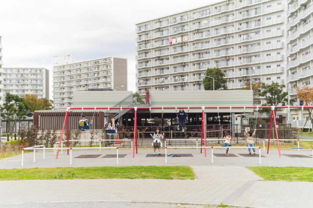 Swing of the apartment complex