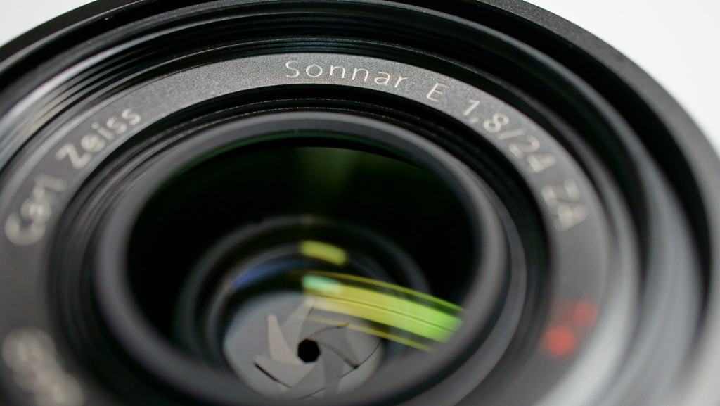 Sonnar T* E 24mm F1.8 ZA SEL24F18Z