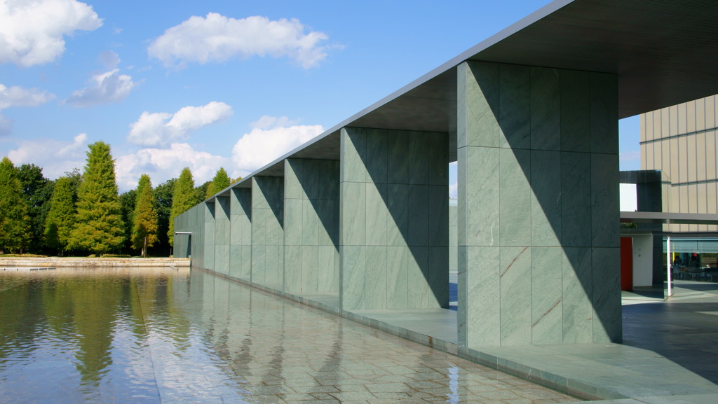 美術館外側構造物