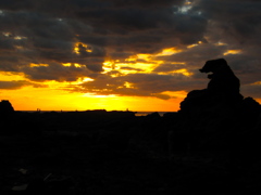 日没のゴジラ岩