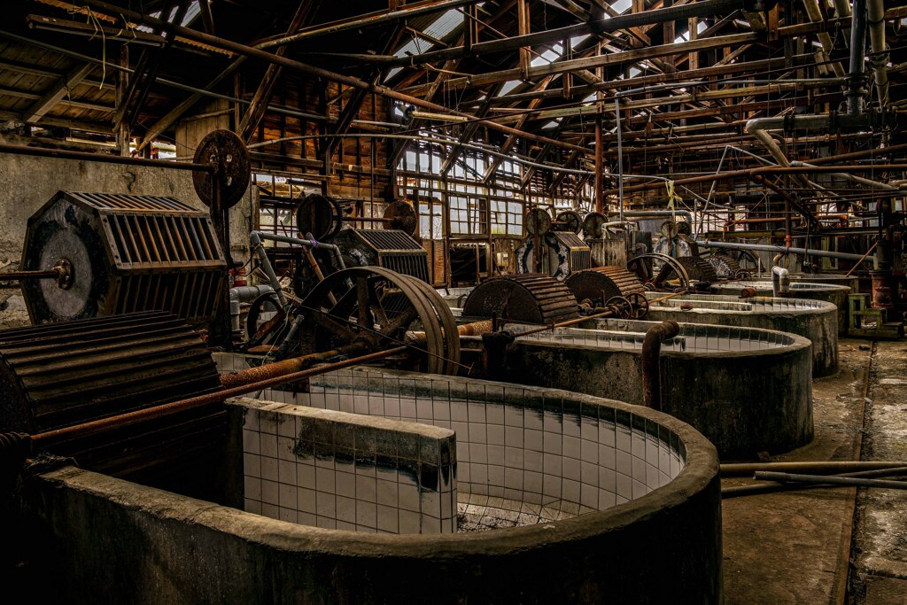 木造の廃工場