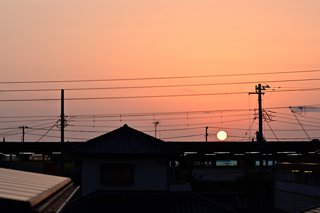 大洗駅の向こうから