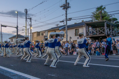 大地を揺らす