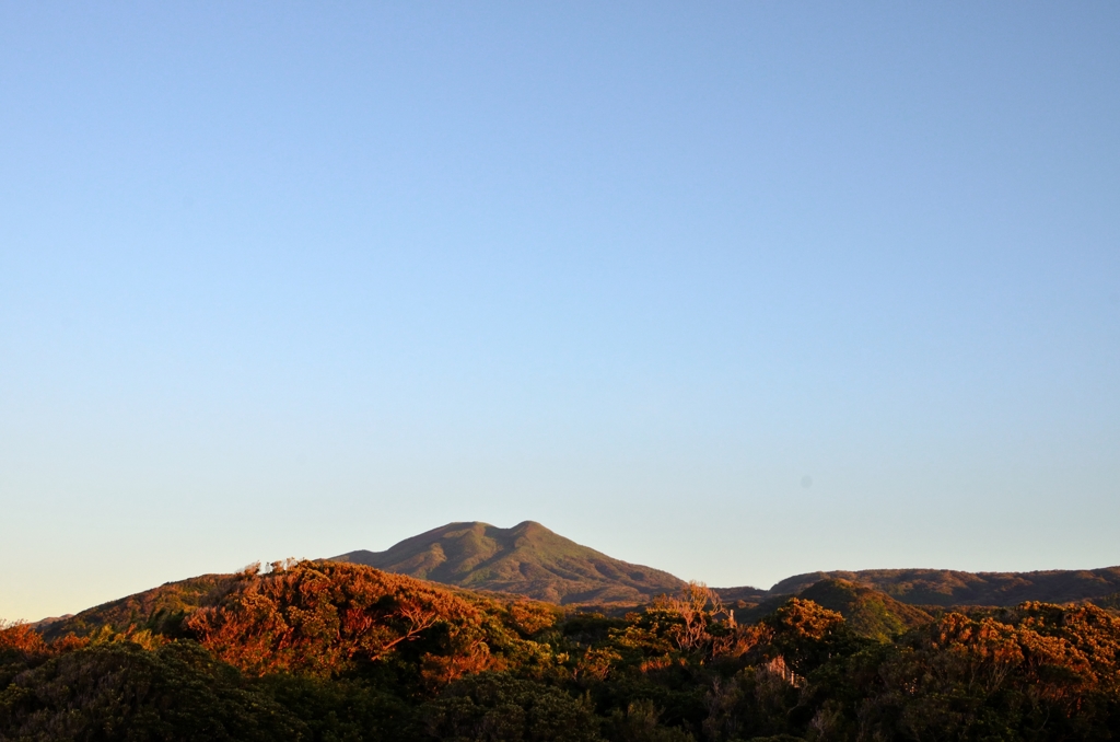 目覚める三原山