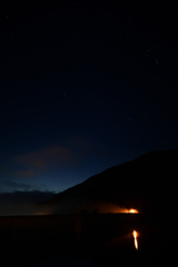 滝沢ダム、霧の夜空。