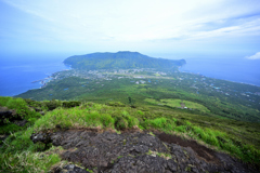 八丈富士山頂からの八丈島