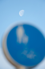 waning moon　～青い地球と下弦の月～
