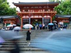 雨の京都祇園石段下2