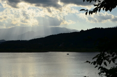 ダム湖の夕日
