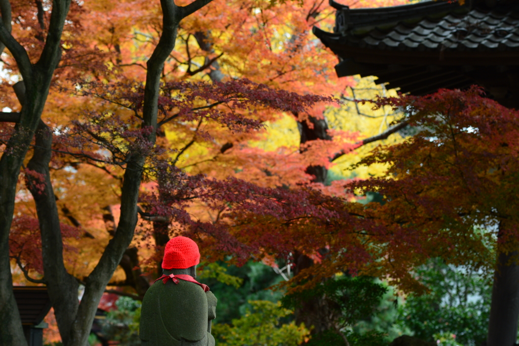 もみじより紅いお地蔵さん