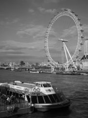 ロンドンアイと船