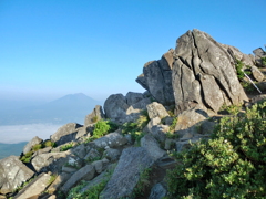 早朝の姫神山から岩手山を望む