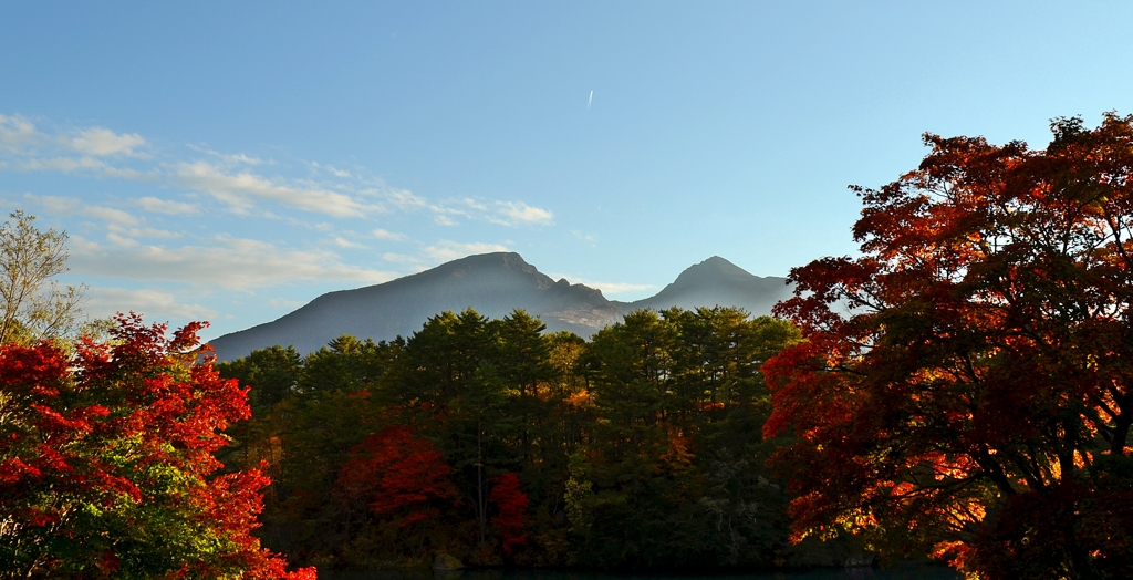 五色沼から観る磐梯山