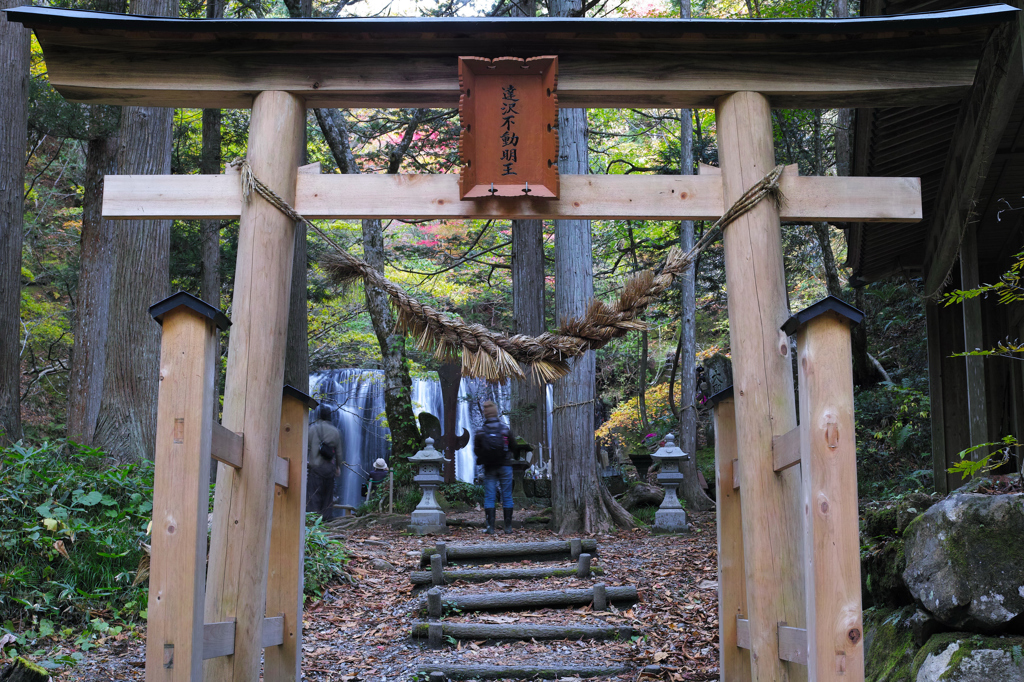 神聖なる場所へ