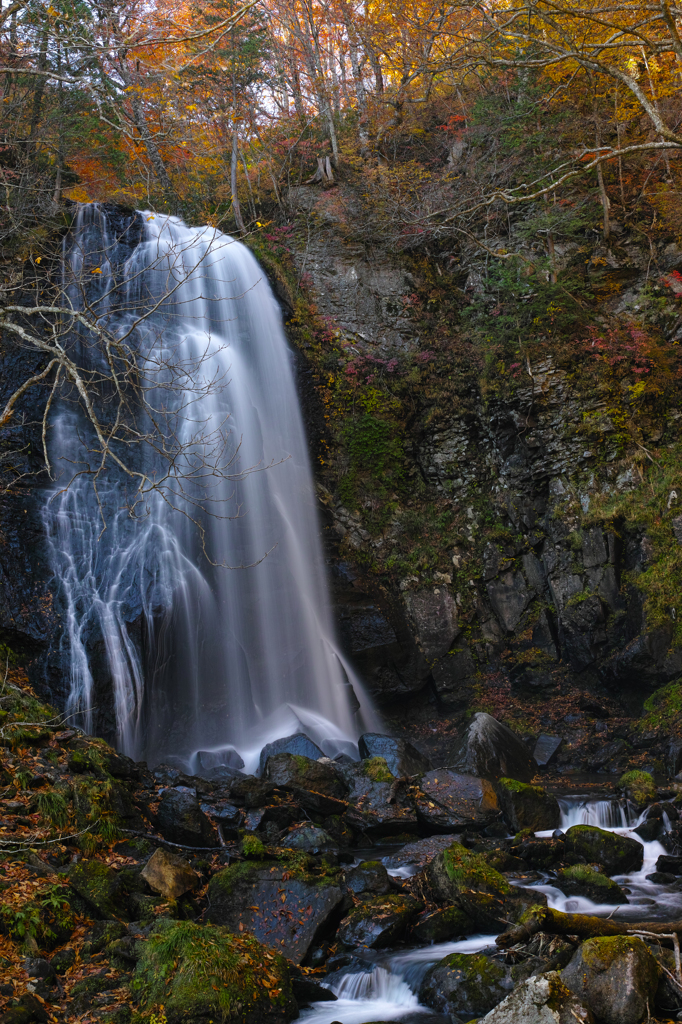 晩秋　小野川不動滝　２