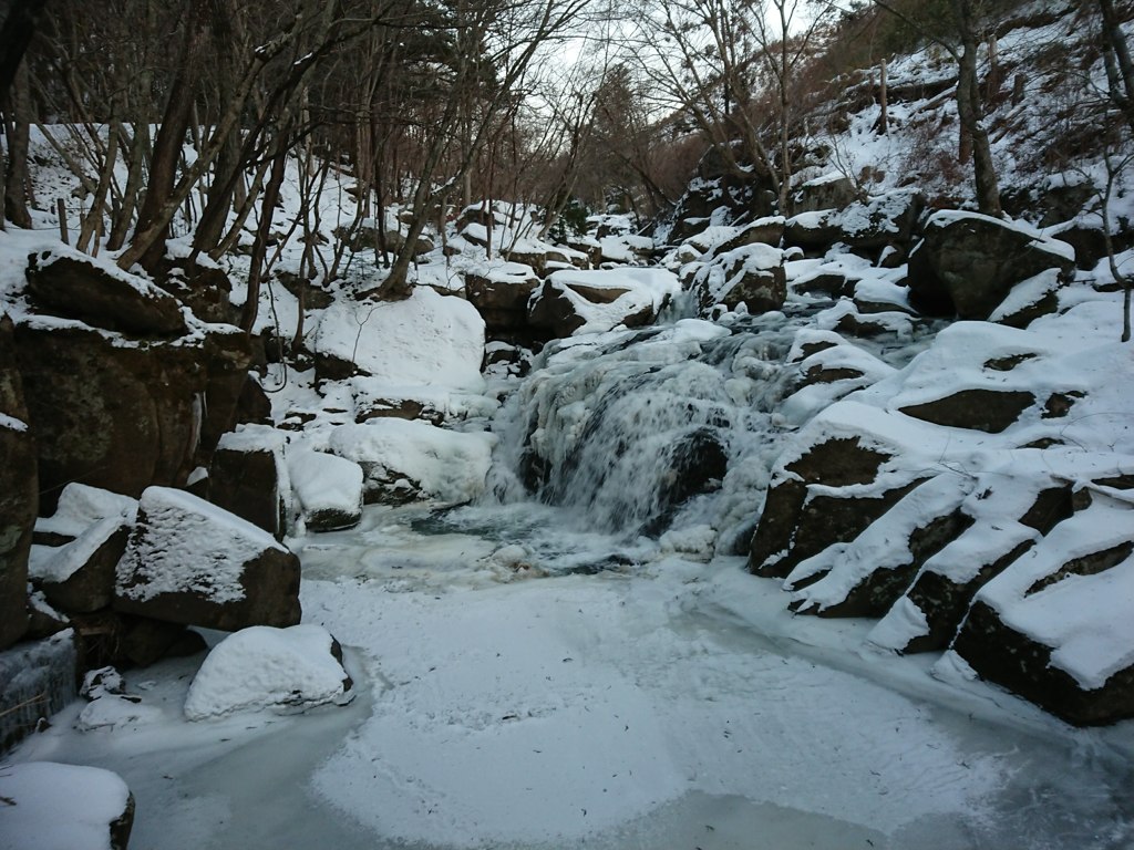 厳冬山鶏滝　２