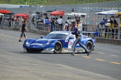 ピットに戻るKEIHIN　HSV