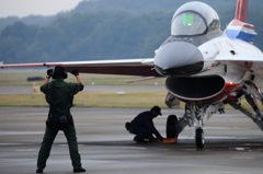 誘導員とF-2