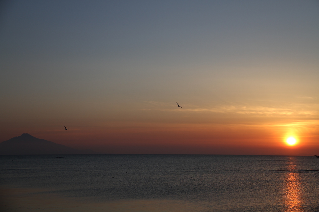 冬の利尻島と夕焼け