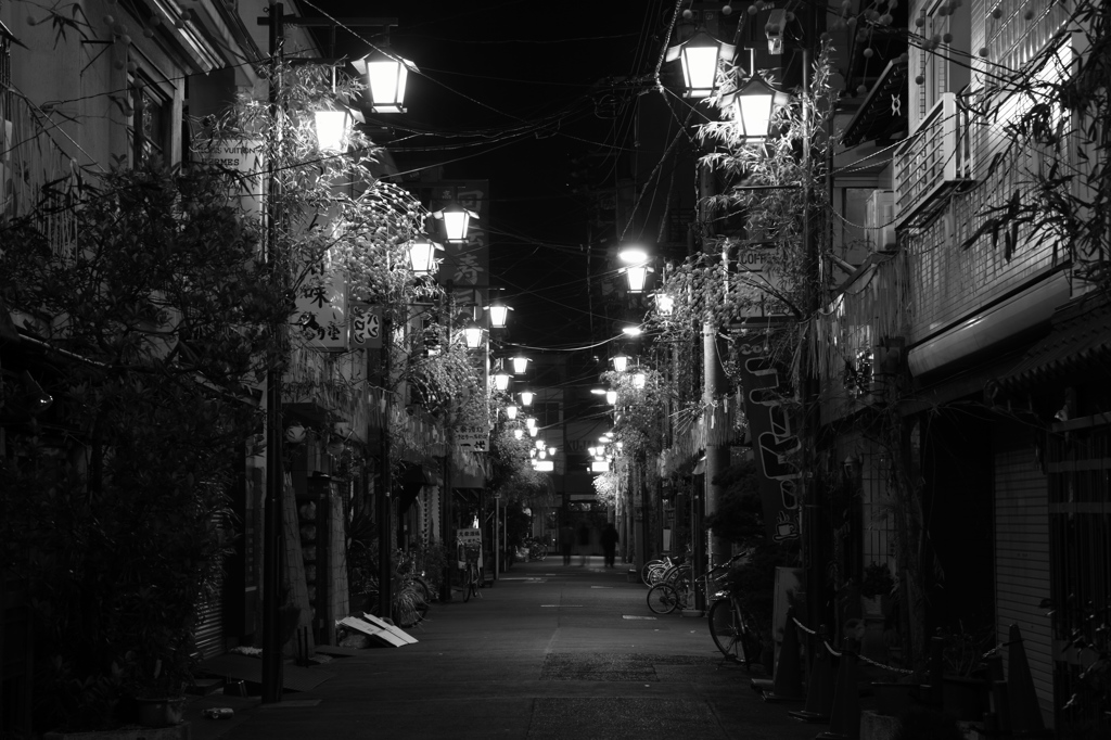 【夜裏路地】