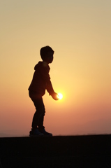 夕日を持った