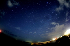 雲間から