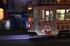 疾走する函館路面電車