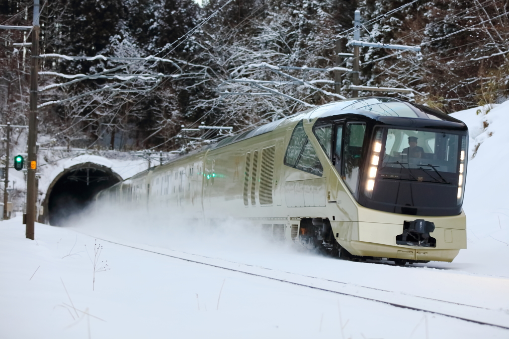 トンネルを抜けると・・・