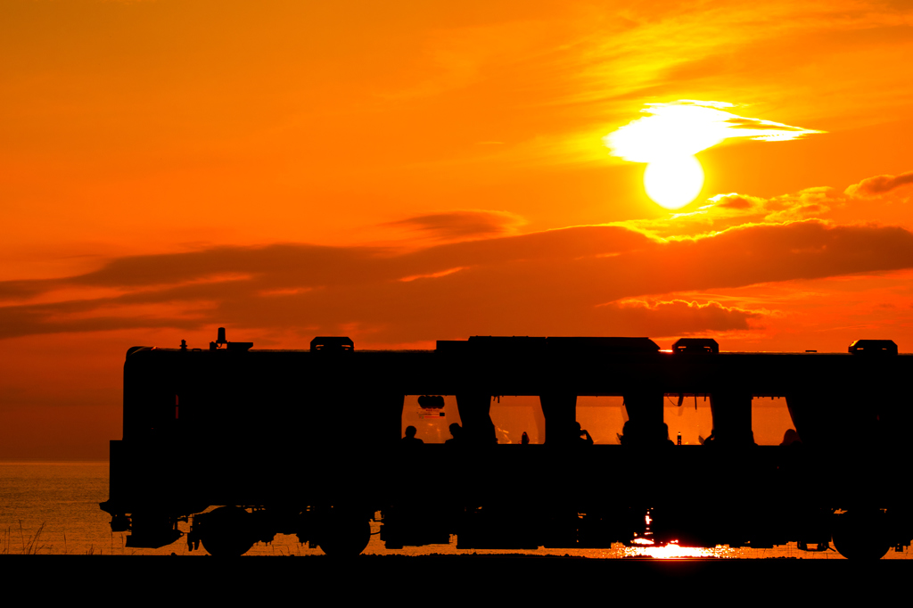 夕焼けの車窓