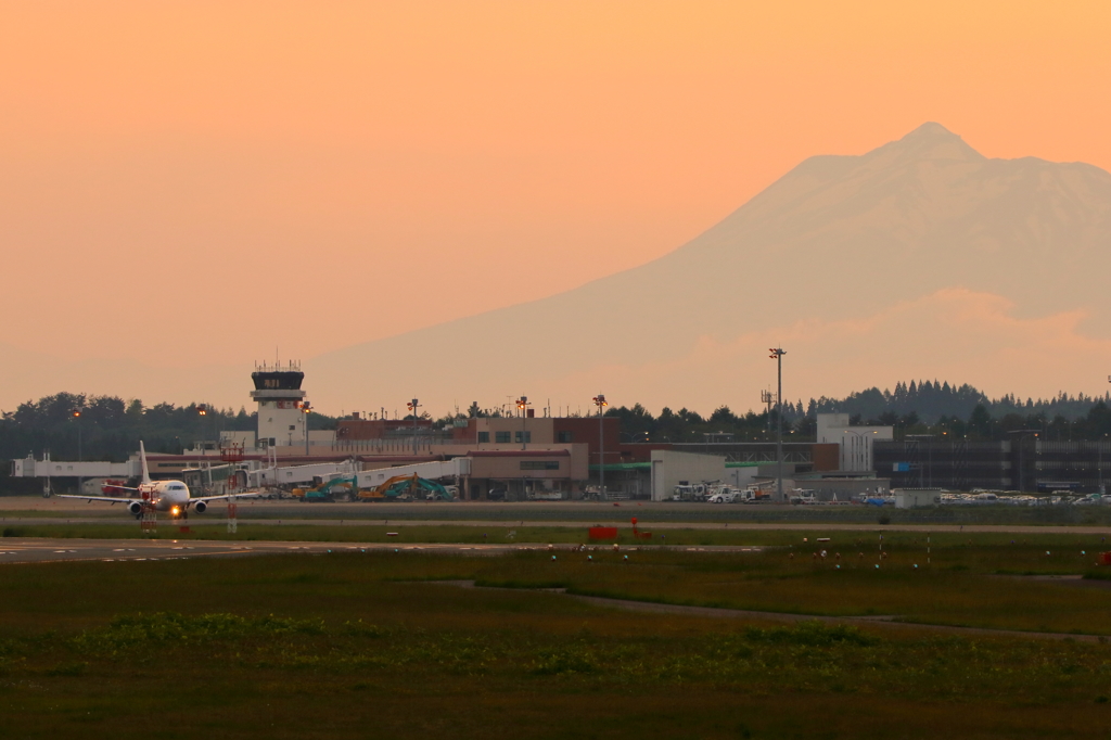 夕暮れの空港 VII