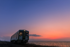 春霞の夕暮れ　-大湊線-