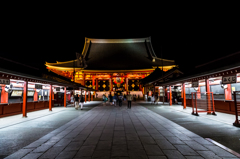 夜の浅草寺