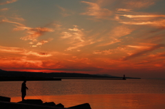 夕焼けの釣り人