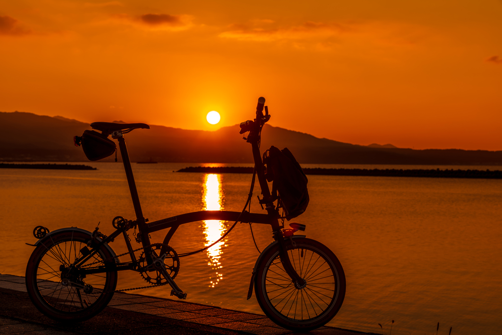 沈みゆく夕陽を眺めながら