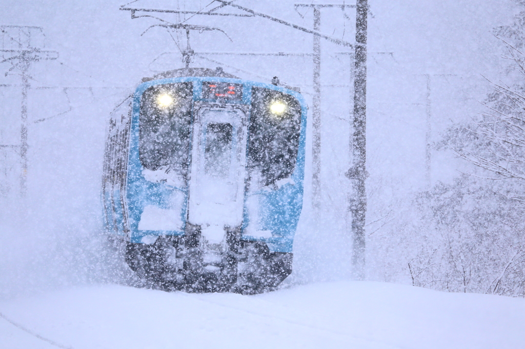 Heavy snow -Train-VIII