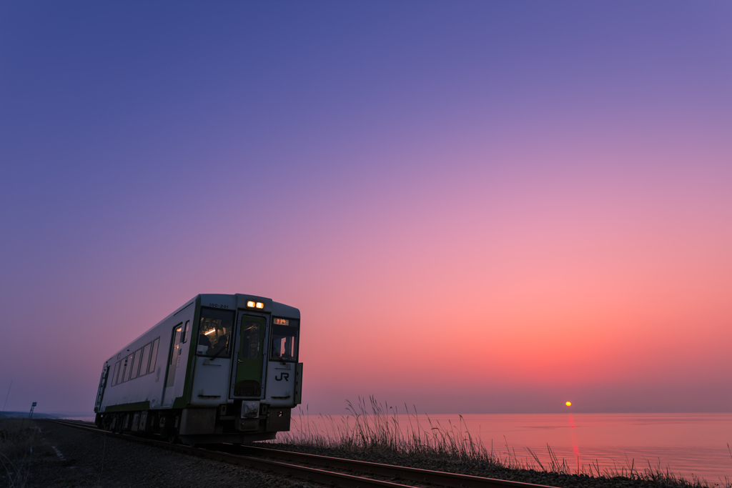 春霞の夕陽