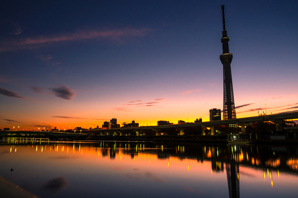 夜明けの水鏡