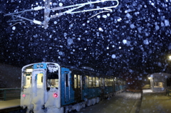 大雪警報の駅 II