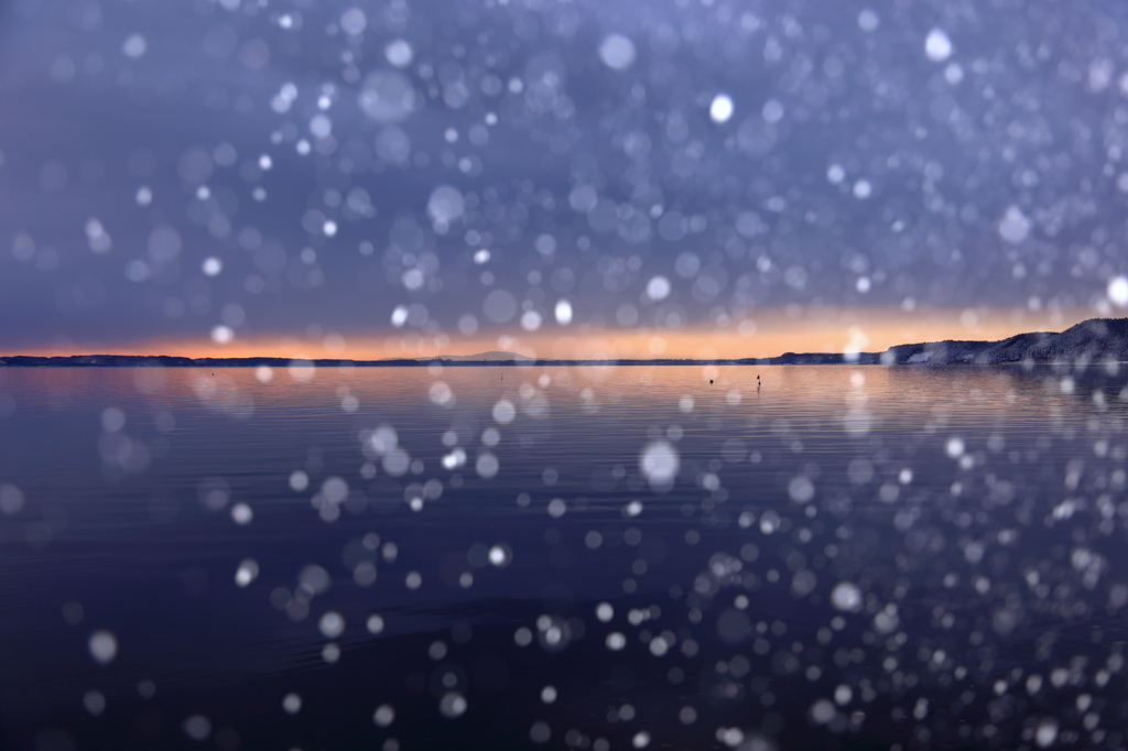湖の夜明け